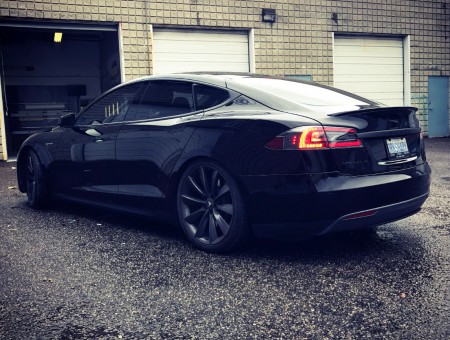 Tesla Model S dechrome
