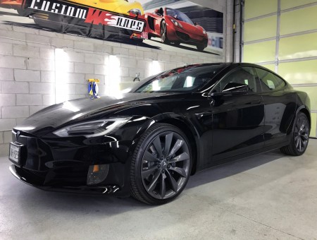 Tesla S trim black-out