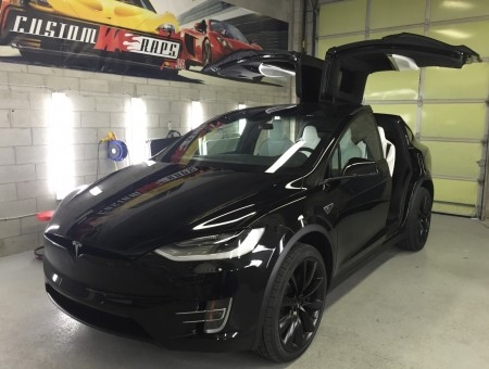 Tesla Model X trim black-out