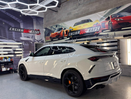 Lamborghini Urus trim black-out